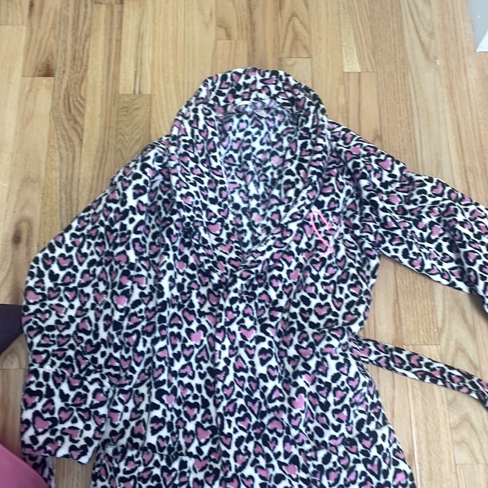 Victoria’s Secret plush robe XS/S like new